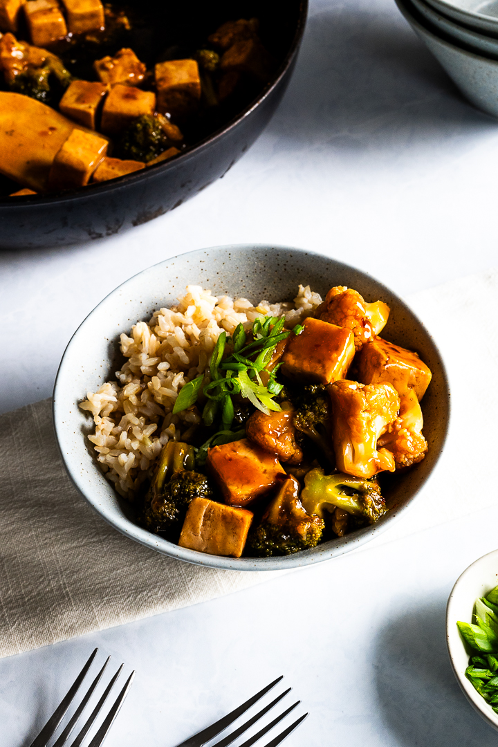 Vegan General Tso’s Broccoli Cauliflower Bowl